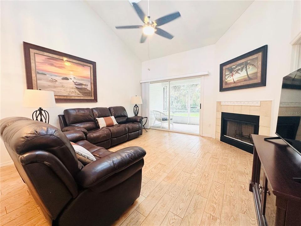 For Sale: $241,000 (2 beds, 2 baths, 1478 Square Feet)