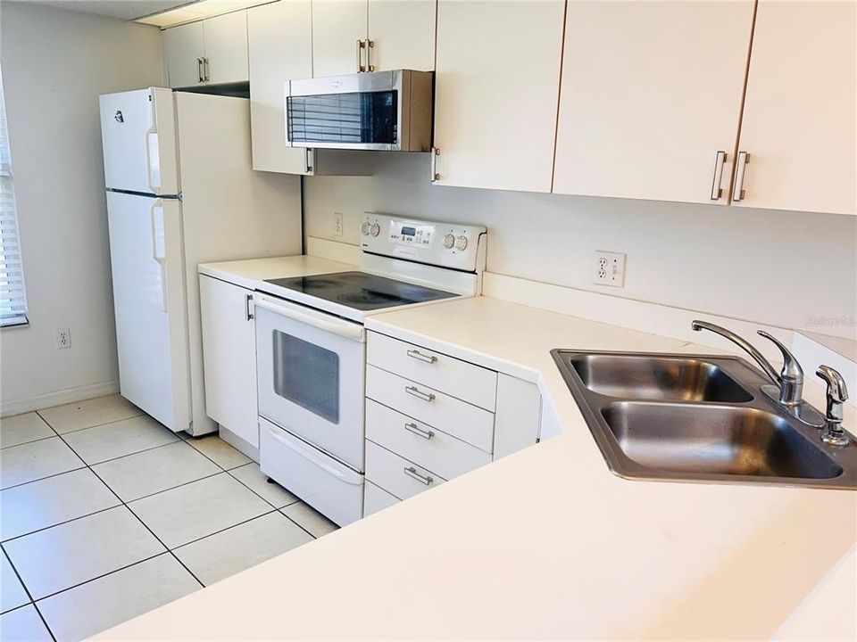 For Sale: $241,000 (2 beds, 2 baths, 1478 Square Feet)