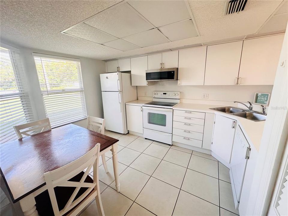 For Sale: $241,000 (2 beds, 2 baths, 1478 Square Feet)