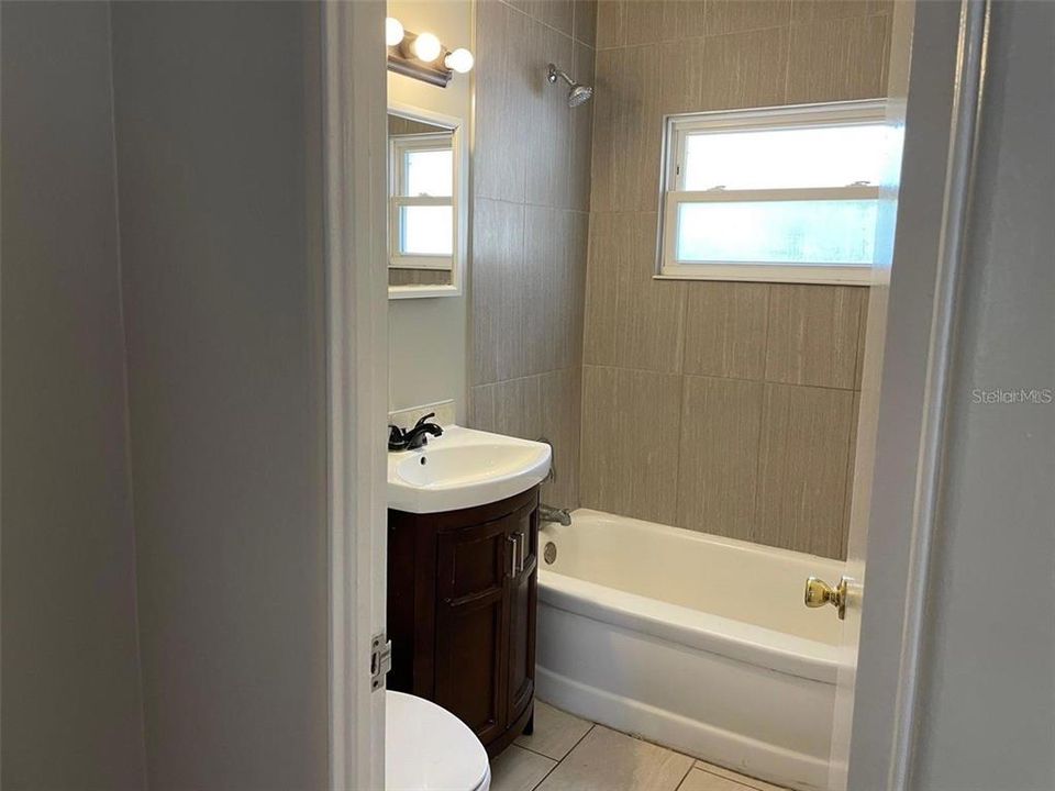 For Sale: $235,000 (2 beds, 1 baths, 644 Square Feet)