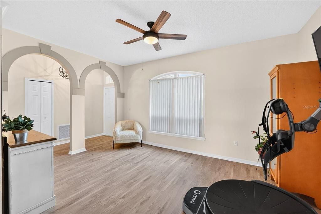 For Sale: $387,000 (3 beds, 2 baths, 1664 Square Feet)
