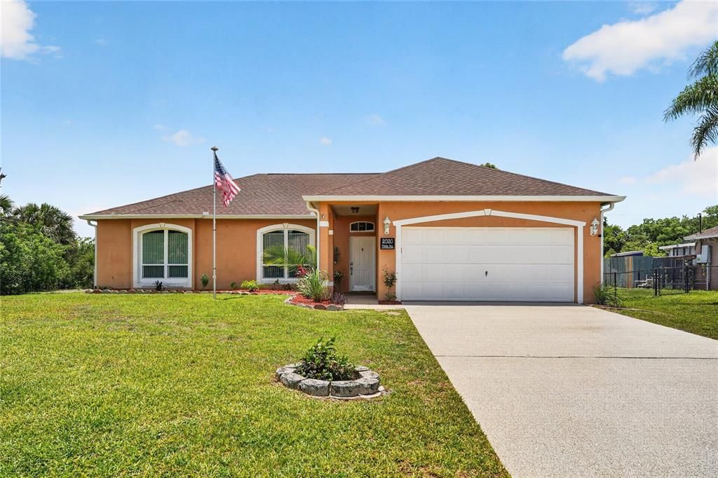 For Sale: $387,000 (3 beds, 2 baths, 1664 Square Feet)
