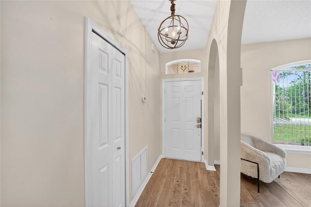 For Sale: $387,000 (3 beds, 2 baths, 1664 Square Feet)