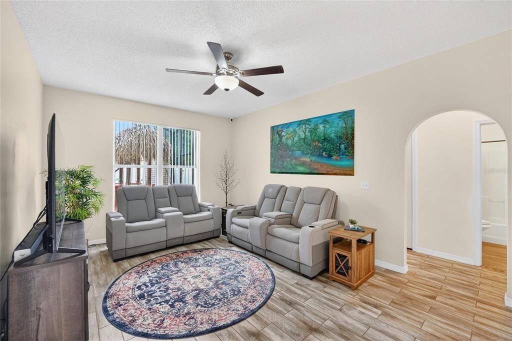For Sale: $387,000 (3 beds, 2 baths, 1664 Square Feet)