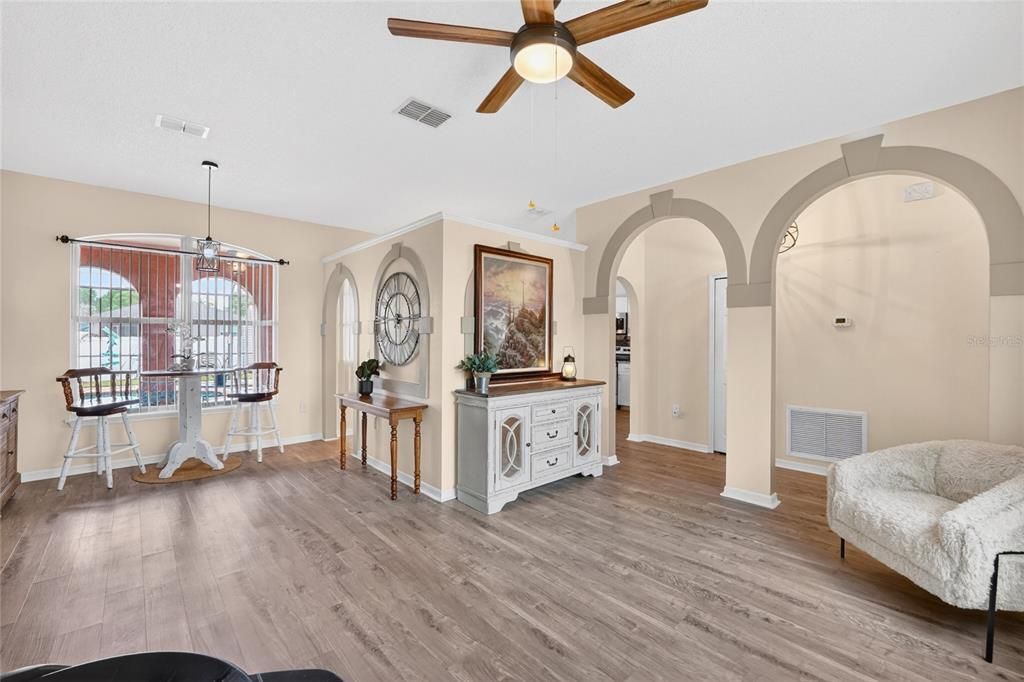 For Sale: $387,000 (3 beds, 2 baths, 1664 Square Feet)