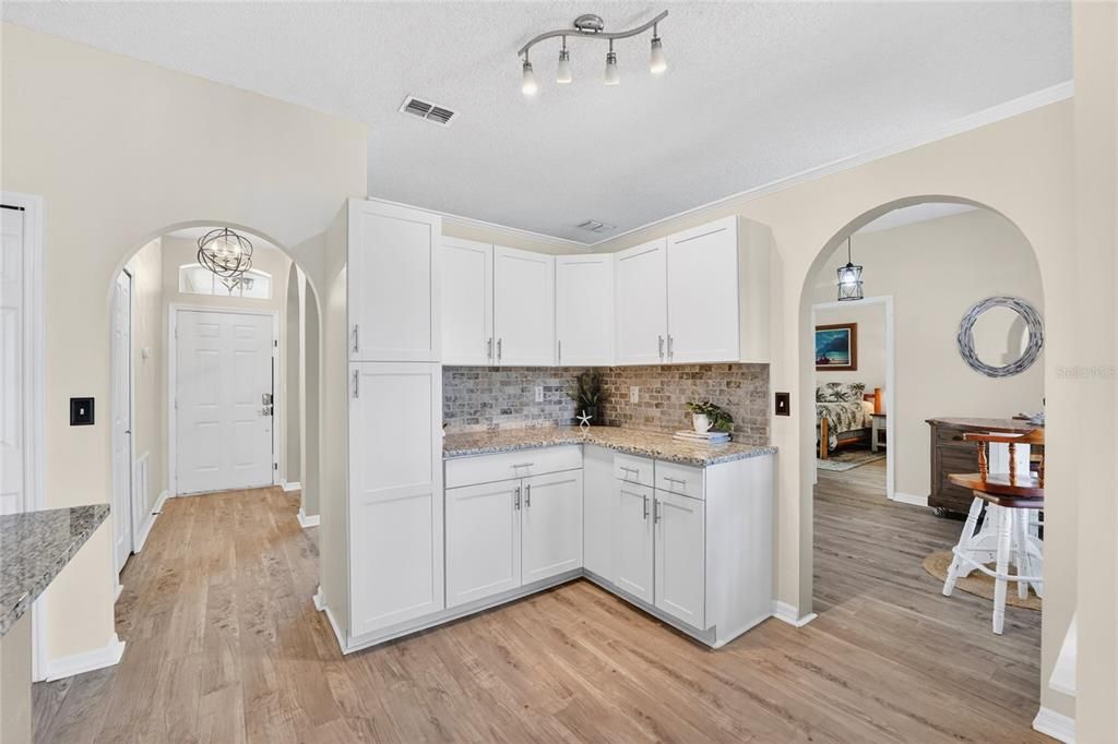 For Sale: $387,000 (3 beds, 2 baths, 1664 Square Feet)