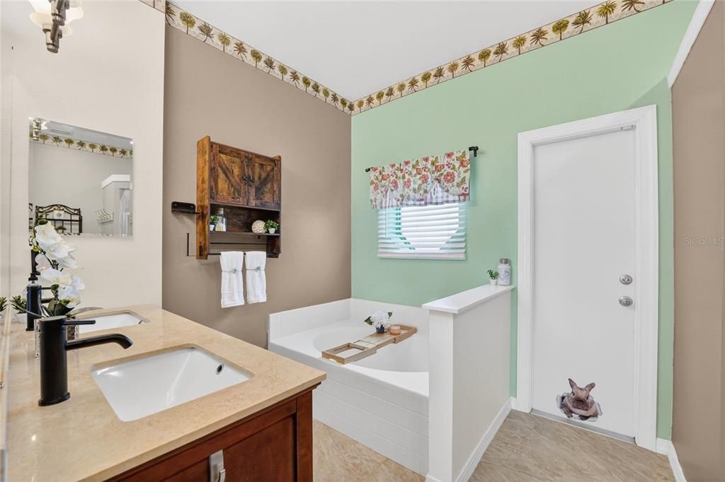 For Sale: $387,000 (3 beds, 2 baths, 1664 Square Feet)