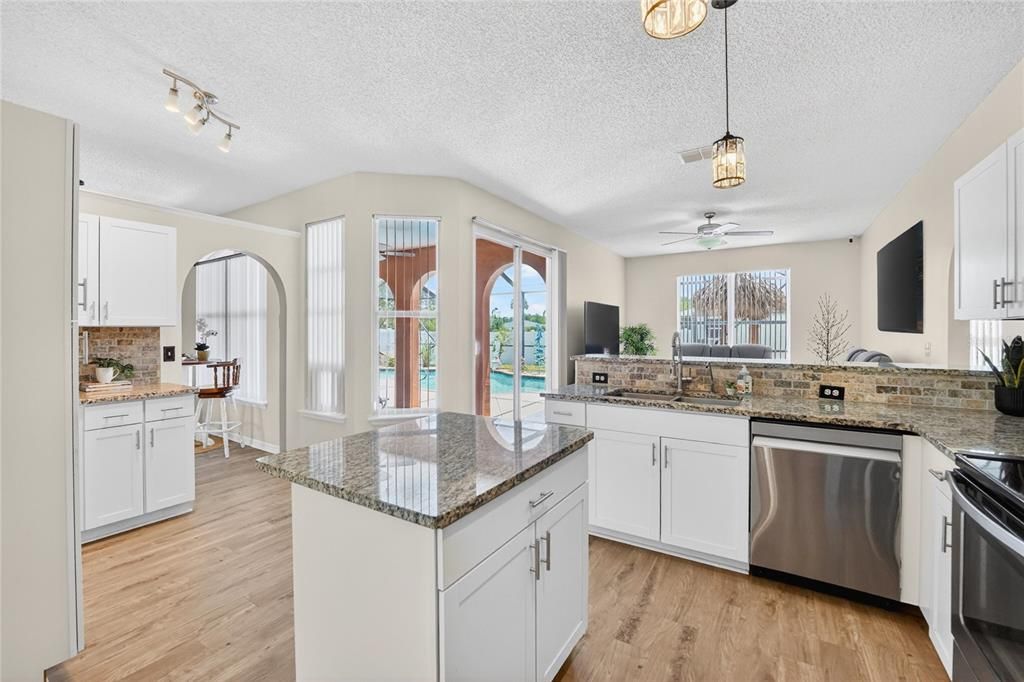 For Sale: $387,000 (3 beds, 2 baths, 1664 Square Feet)