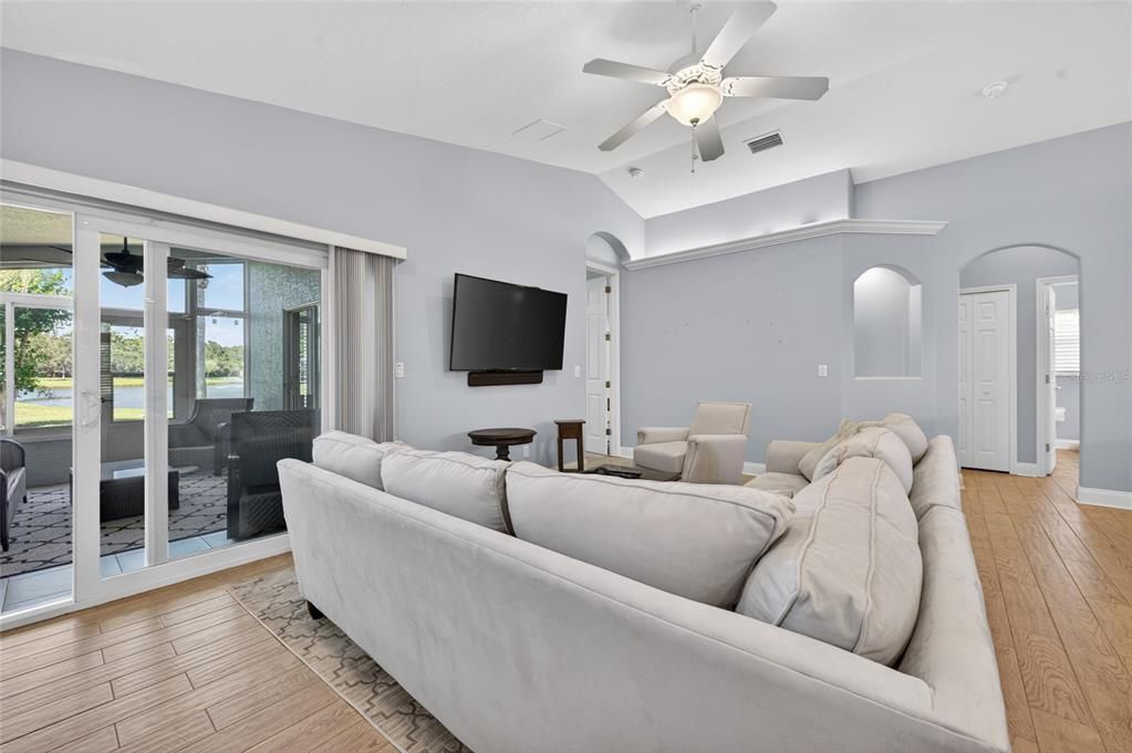 Active With Contract: $379,900 (3 beds, 2 baths, 1599 Square Feet)