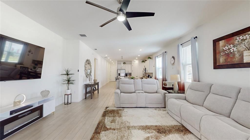 For Sale: $370,000 (4 beds, 2 baths, 1882 Square Feet)