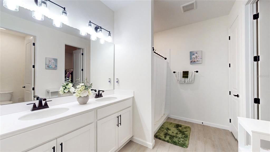 For Sale: $370,000 (4 beds, 2 baths, 1882 Square Feet)