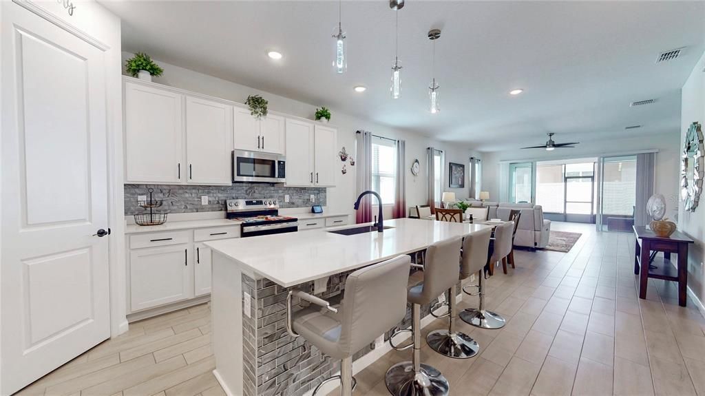 For Sale: $370,000 (4 beds, 2 baths, 1882 Square Feet)