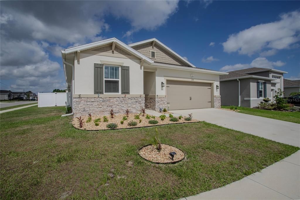 For Sale: $370,000 (4 beds, 2 baths, 1882 Square Feet)