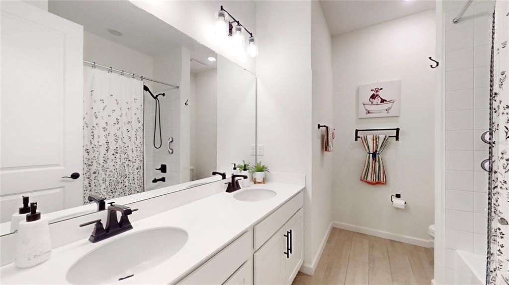 For Sale: $370,000 (4 beds, 2 baths, 1882 Square Feet)