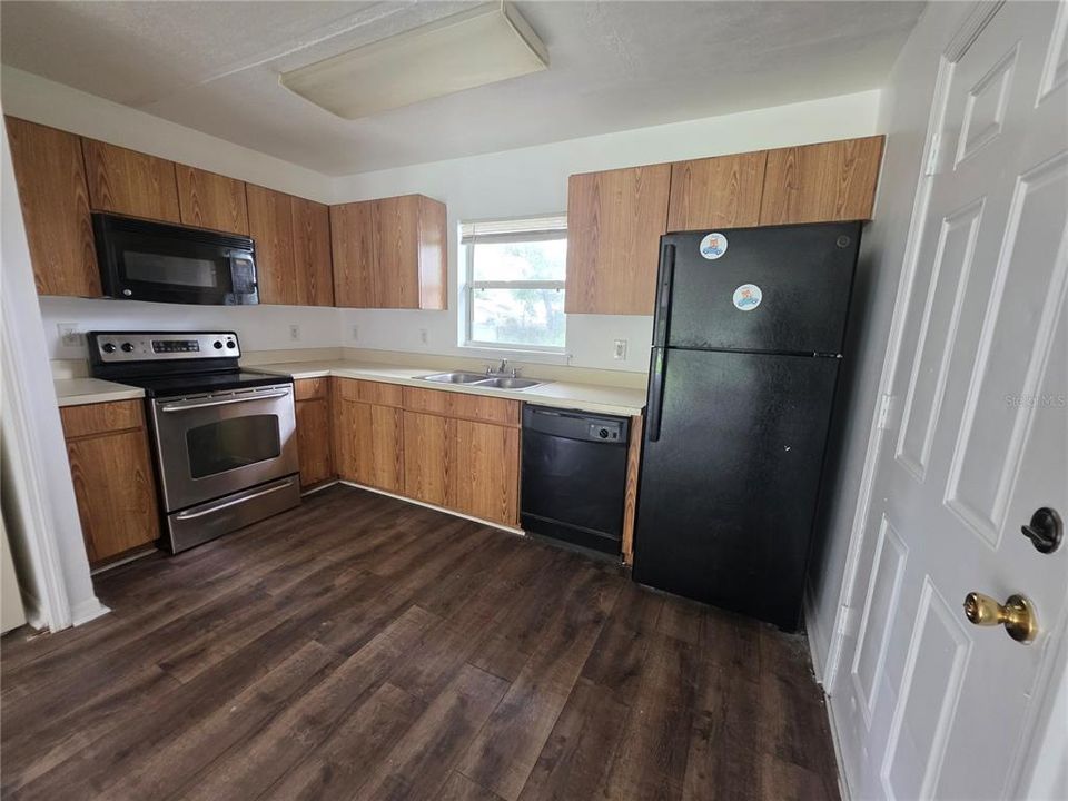 На продажу: $410,000 (5 спален, 4 ванн, 1950 Квадратных фут)
