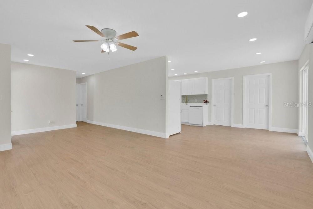 : $285,000 (3 beds, 2 baths, 1160 Square Feet)