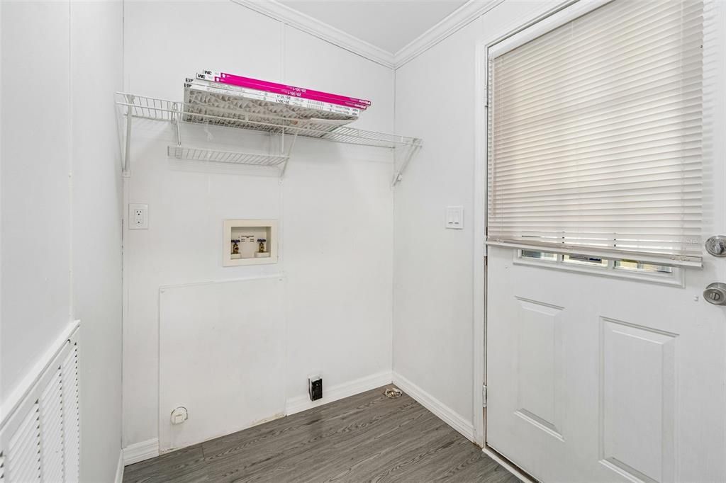 For Sale: $389,900 (4 beds, 2 baths, 1701 Square Feet)