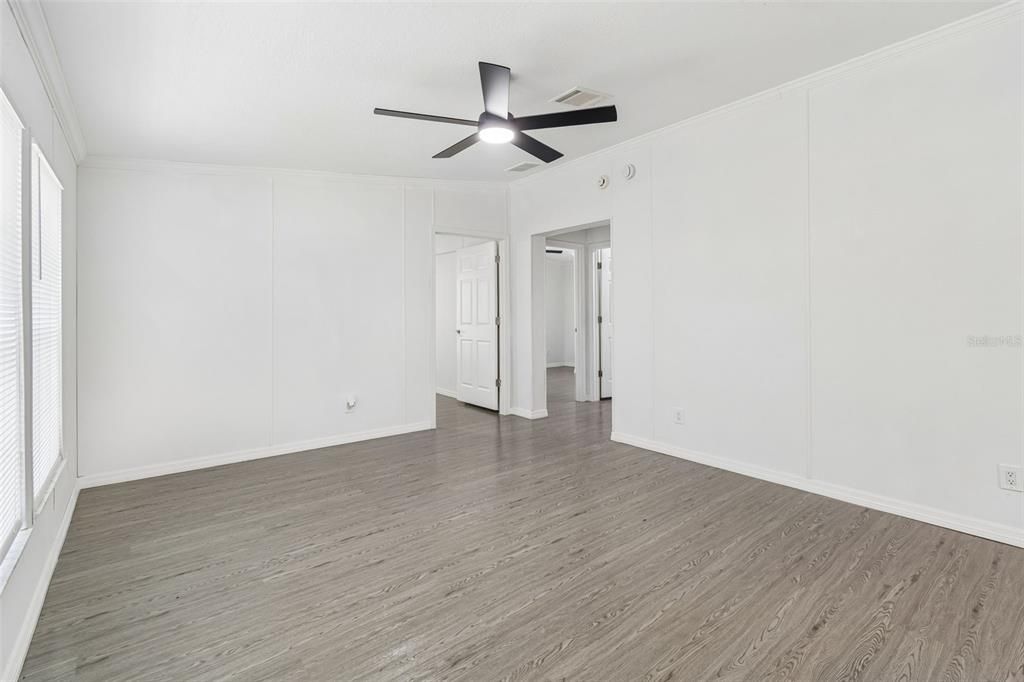 For Sale: $389,900 (4 beds, 2 baths, 1701 Square Feet)