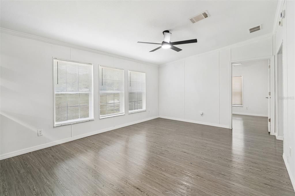 For Sale: $389,900 (4 beds, 2 baths, 1701 Square Feet)