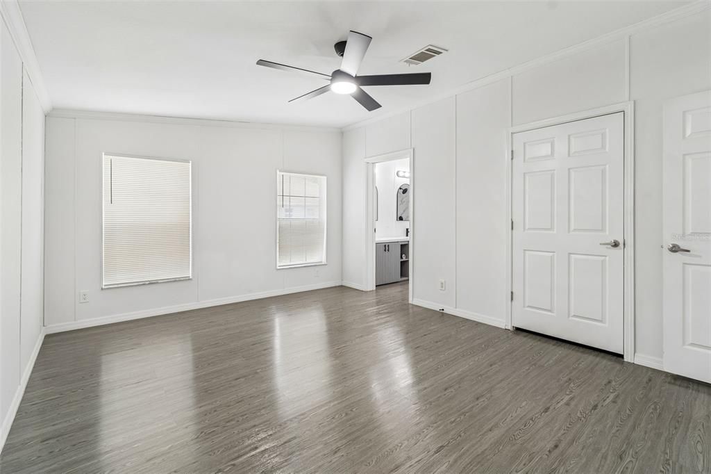 For Sale: $389,900 (4 beds, 2 baths, 1701 Square Feet)