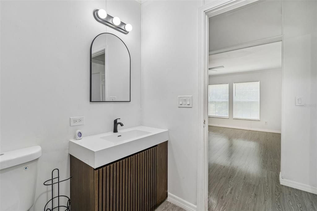 For Sale: $389,900 (4 beds, 2 baths, 1701 Square Feet)