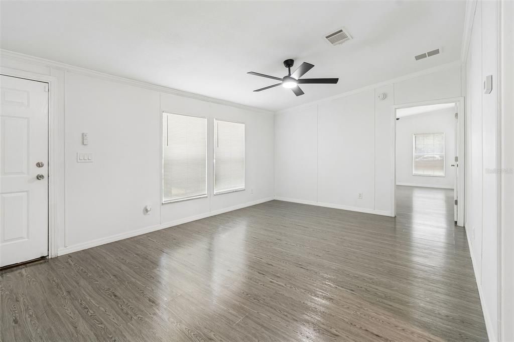 For Sale: $389,900 (4 beds, 2 baths, 1701 Square Feet)