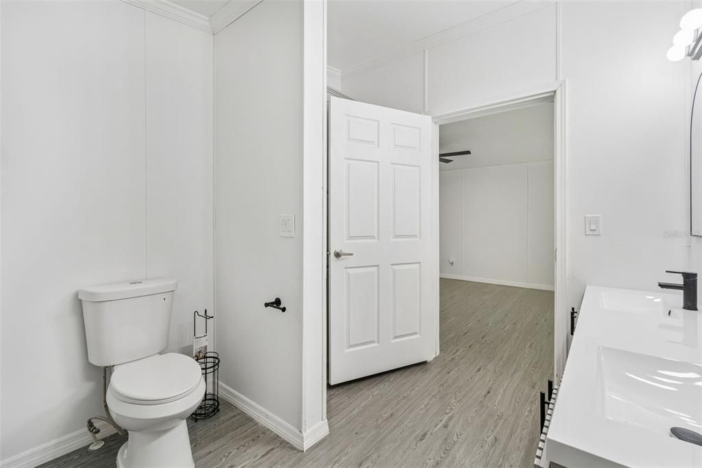 For Sale: $389,900 (4 beds, 2 baths, 1701 Square Feet)