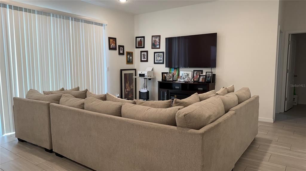 For Sale: $369,000 (4 beds, 2 baths, 2204 Square Feet)