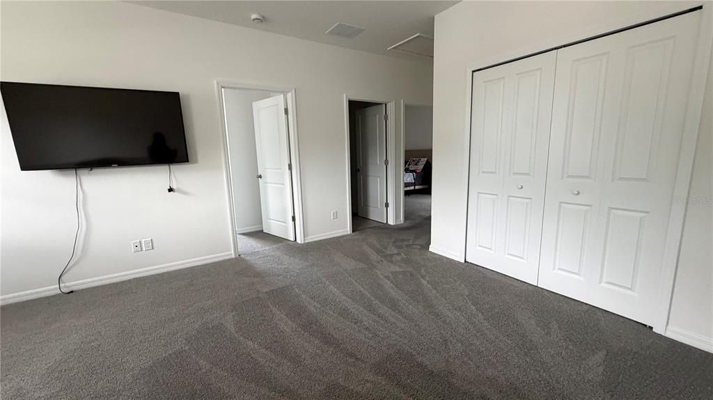 For Sale: $369,000 (4 beds, 2 baths, 2204 Square Feet)