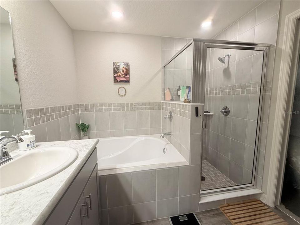Active With Contract: $2,421 (3 beds, 2 baths, 1532 Square Feet)