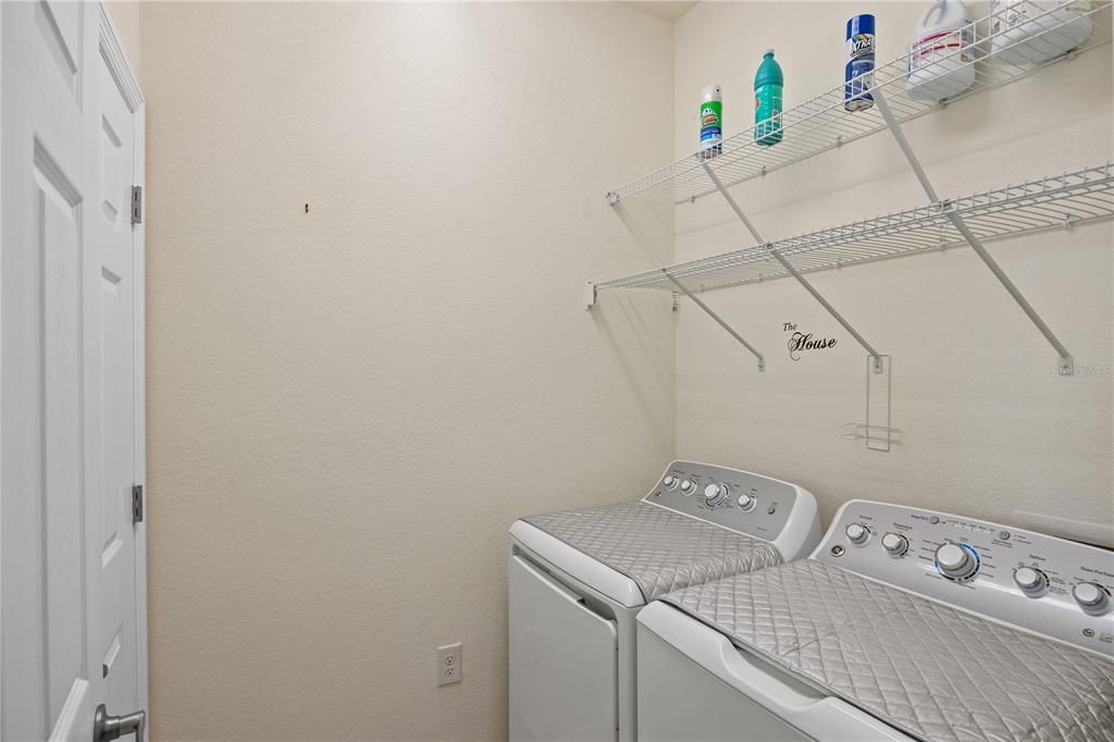 En Venta: $418,000 (3 camas, 2 baños, 2187 Pies cuadrados)