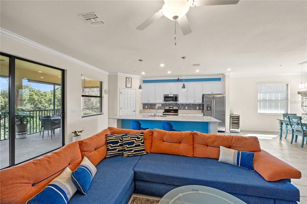 En Venta: $418,000 (3 camas, 2 baños, 2187 Pies cuadrados)