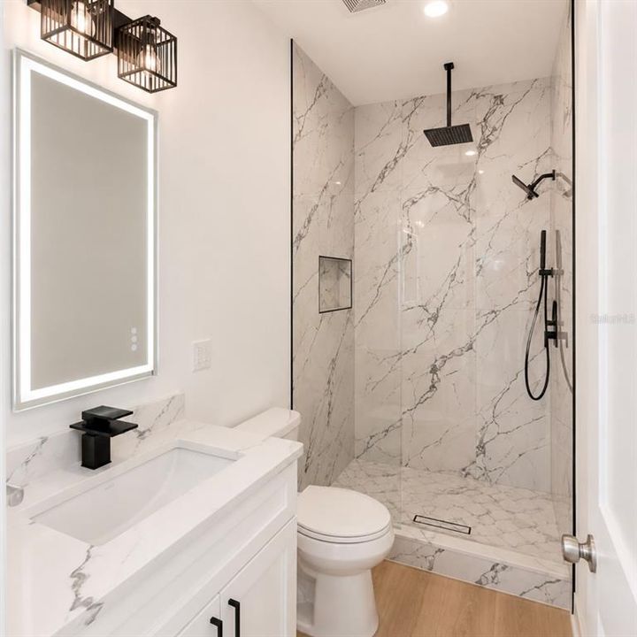 En Venta: $429,900 (4 camas, 3 baños, 1970 Pies cuadrados)