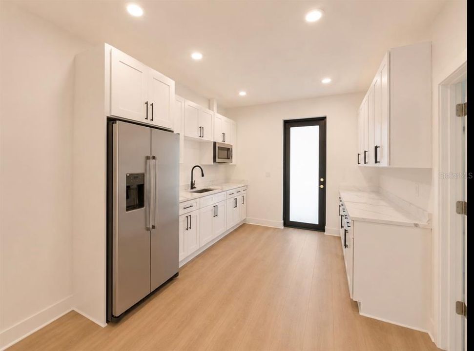 En Venta: $429,900 (4 camas, 3 baños, 1970 Pies cuadrados)