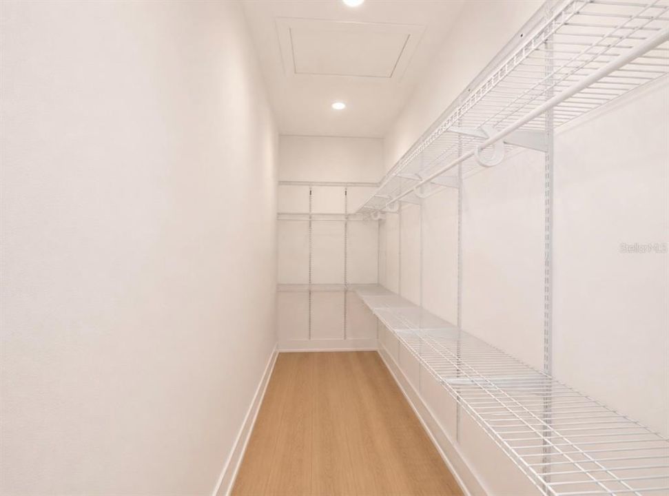 En Venta: $429,900 (4 camas, 3 baños, 1970 Pies cuadrados)