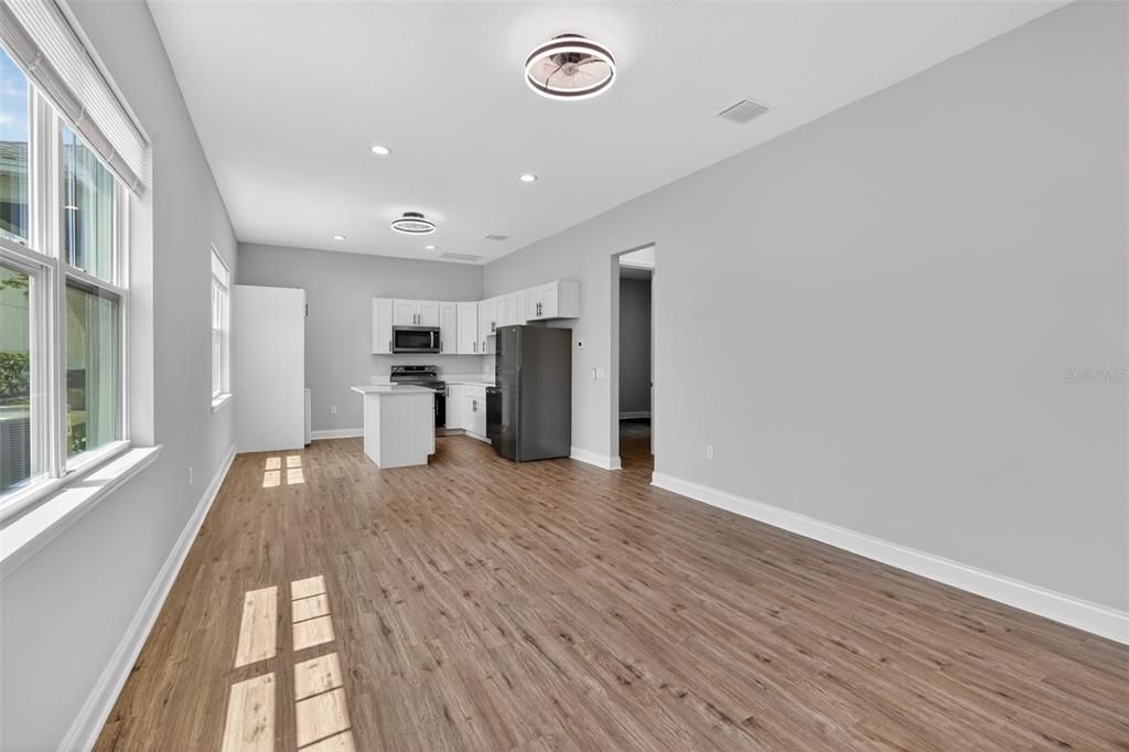 For Sale: $1,250,000 (7 beds, 5 baths, 4405 Square Feet)