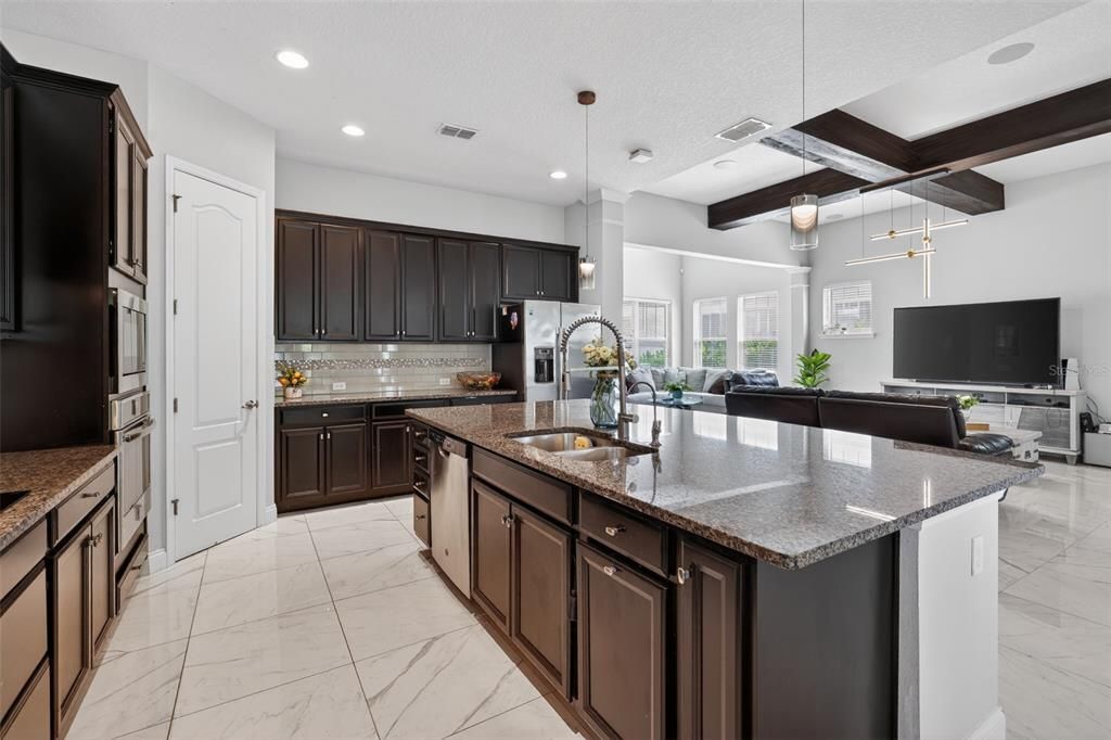 For Sale: $1,250,000 (7 beds, 5 baths, 4405 Square Feet)