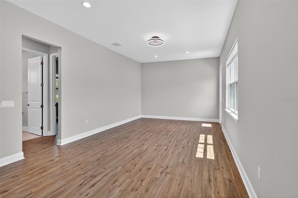 For Sale: $1,250,000 (7 beds, 5 baths, 4405 Square Feet)