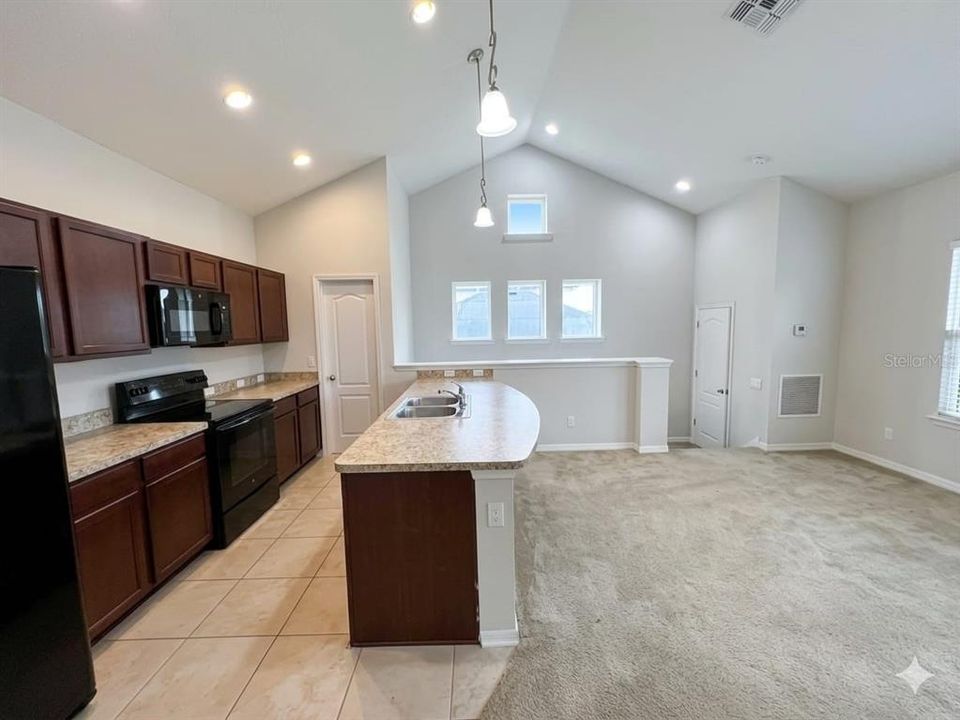 For Sale: $1,250,000 (7 beds, 5 baths, 4405 Square Feet)