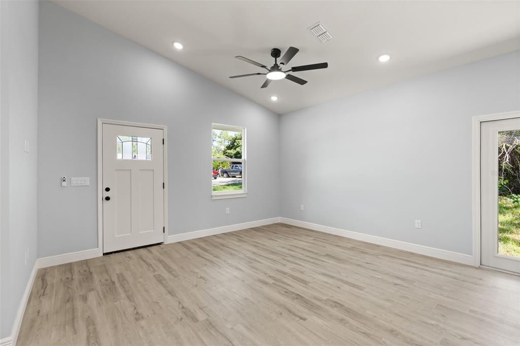 En Venta: $299,000 (3 camas, 2 baños, 1259 Pies cuadrados)