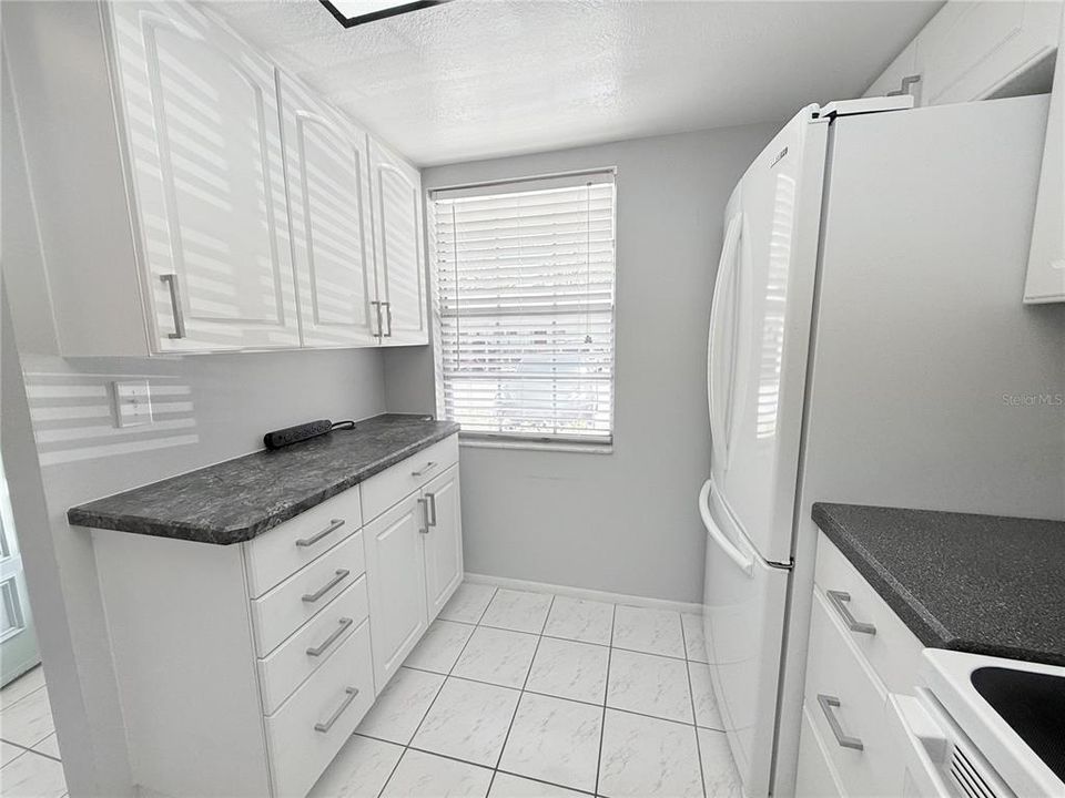 For Sale: $178,900 (2 beds, 2 baths, 935 Square Feet)