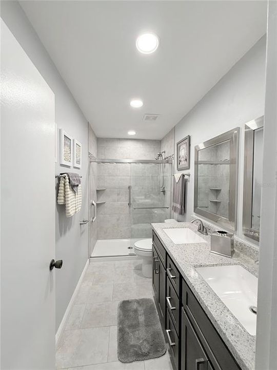For Sale: $178,900 (2 beds, 2 baths, 935 Square Feet)