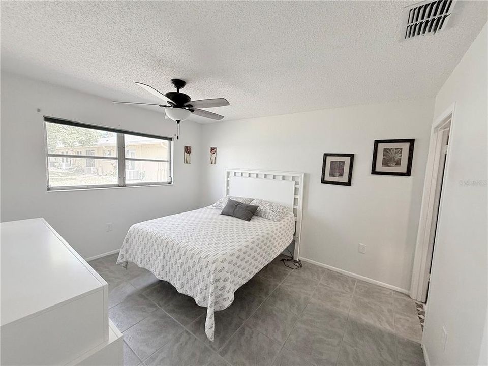 For Sale: $178,900 (2 beds, 2 baths, 935 Square Feet)