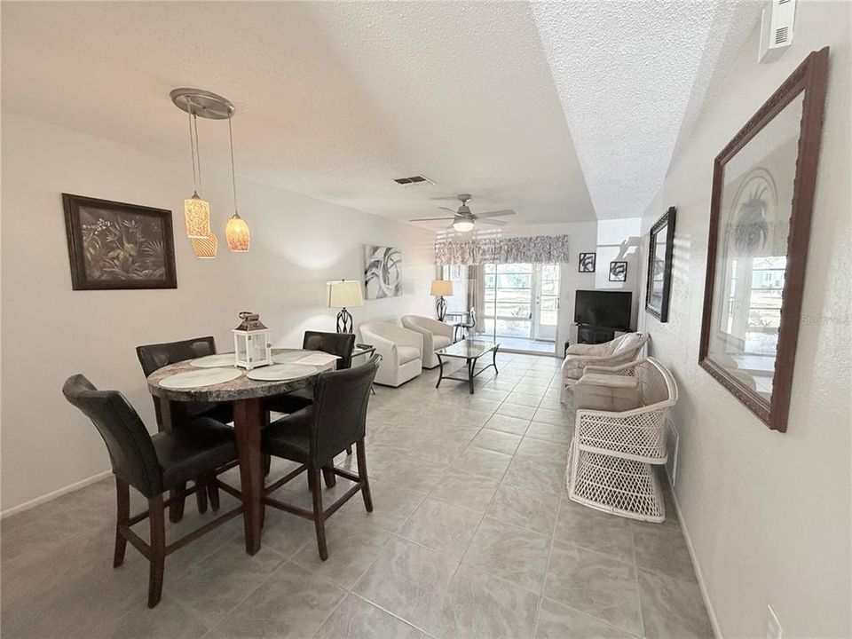 For Sale: $178,900 (2 beds, 2 baths, 935 Square Feet)