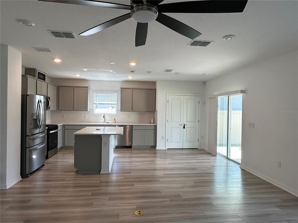 For Rent: $2,950 (4 beds, 3 baths, 2203 Square Feet)