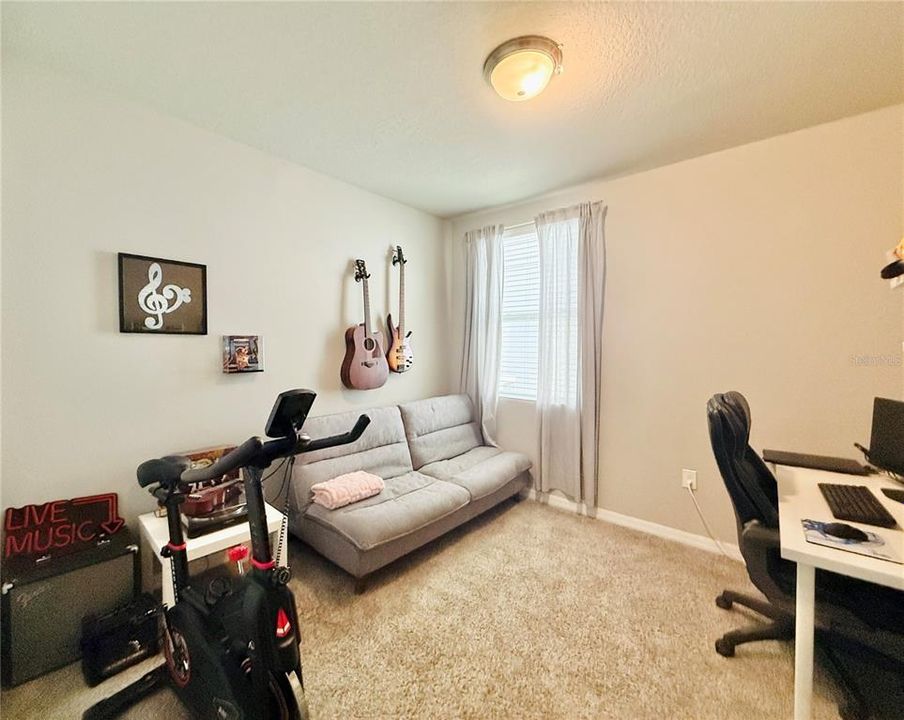 En Venta: $394,000 (4 camas, 2 baños, 1840 Pies cuadrados)
