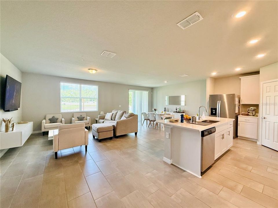 En Venta: $394,000 (4 camas, 2 baños, 1840 Pies cuadrados)