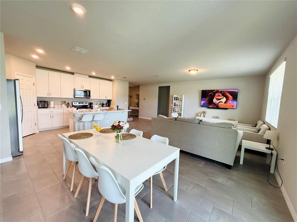 En Venta: $394,000 (4 camas, 2 baños, 1840 Pies cuadrados)
