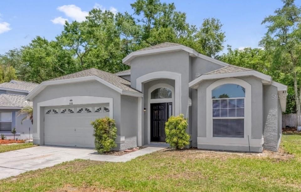 For Rent: $2,840 (4 beds, 2 baths, 1659 Square Feet)
