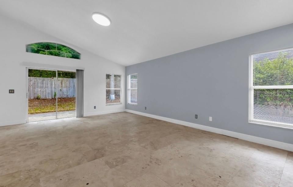 For Rent: $2,840 (4 beds, 2 baths, 1659 Square Feet)